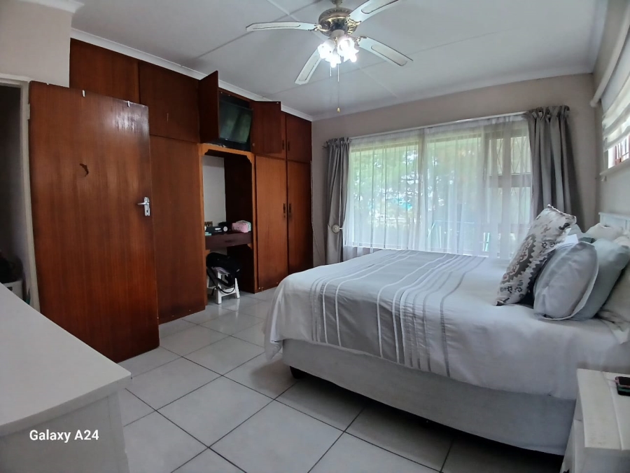 5 Bedroom Property for Sale in Beacon Bay Eastern Cape